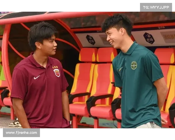 王钰栋官宣蒯纪闻将于10月6日离开上港并确认将与他同队效力